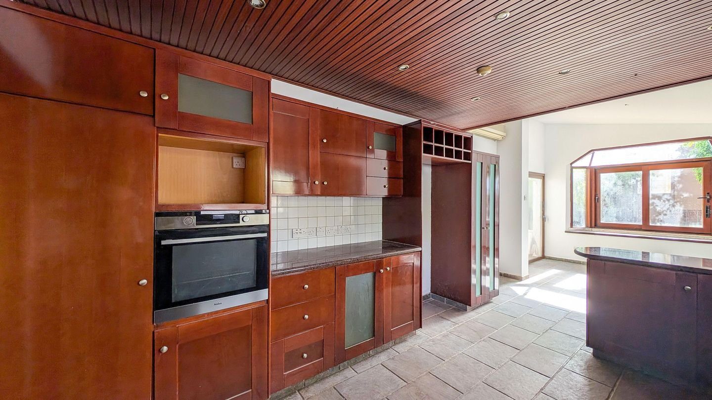 Spacious Four-Bedroom Detached House in Germasogeia, Limassol photo 14