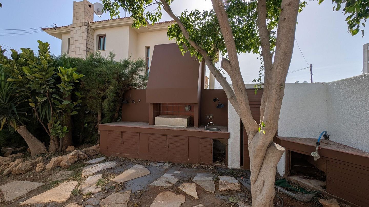 Spacious Four-Bedroom Detached House in Germasogeia, Limassol photo 44