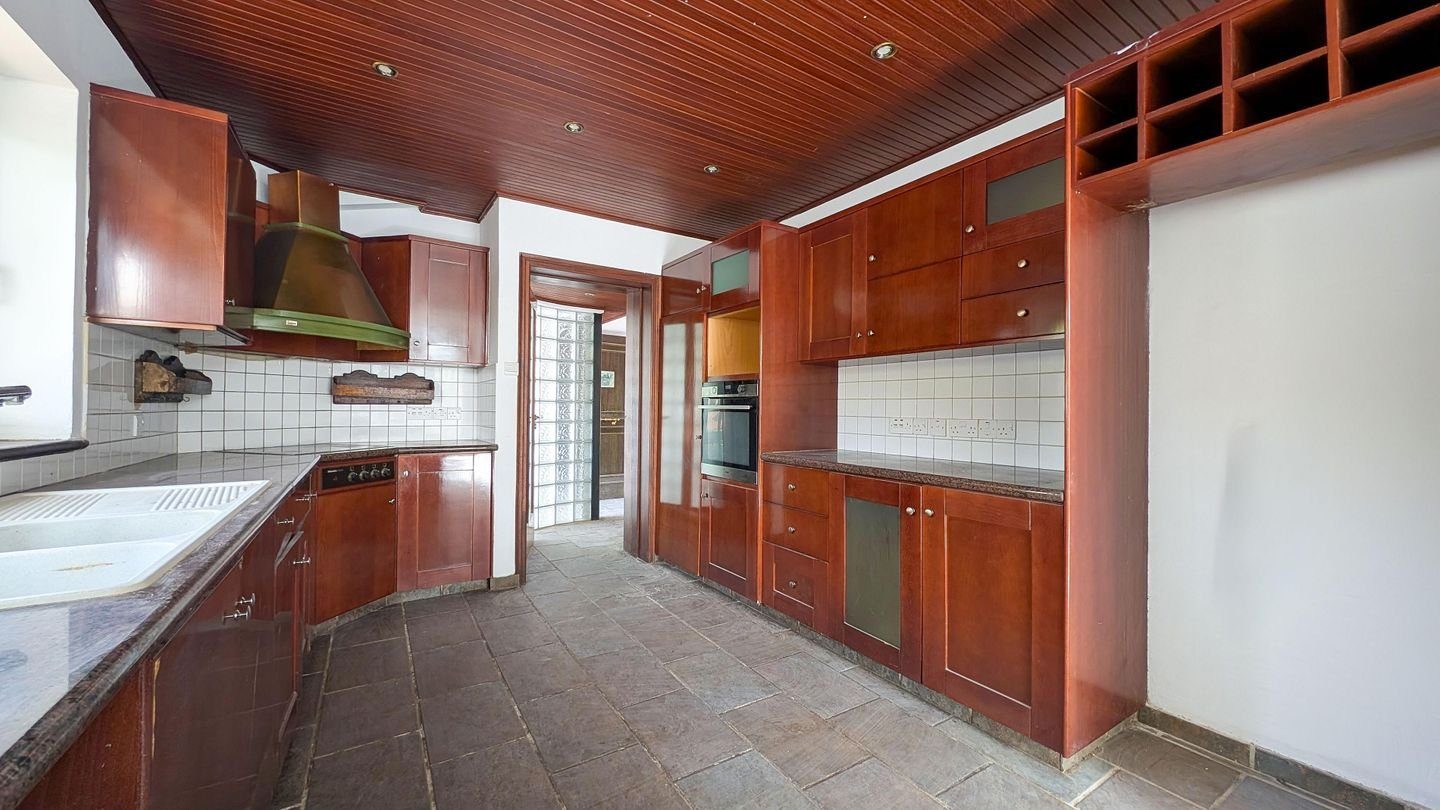 Spacious Four-Bedroom Detached House in Germasogeia, Limassol photo 15