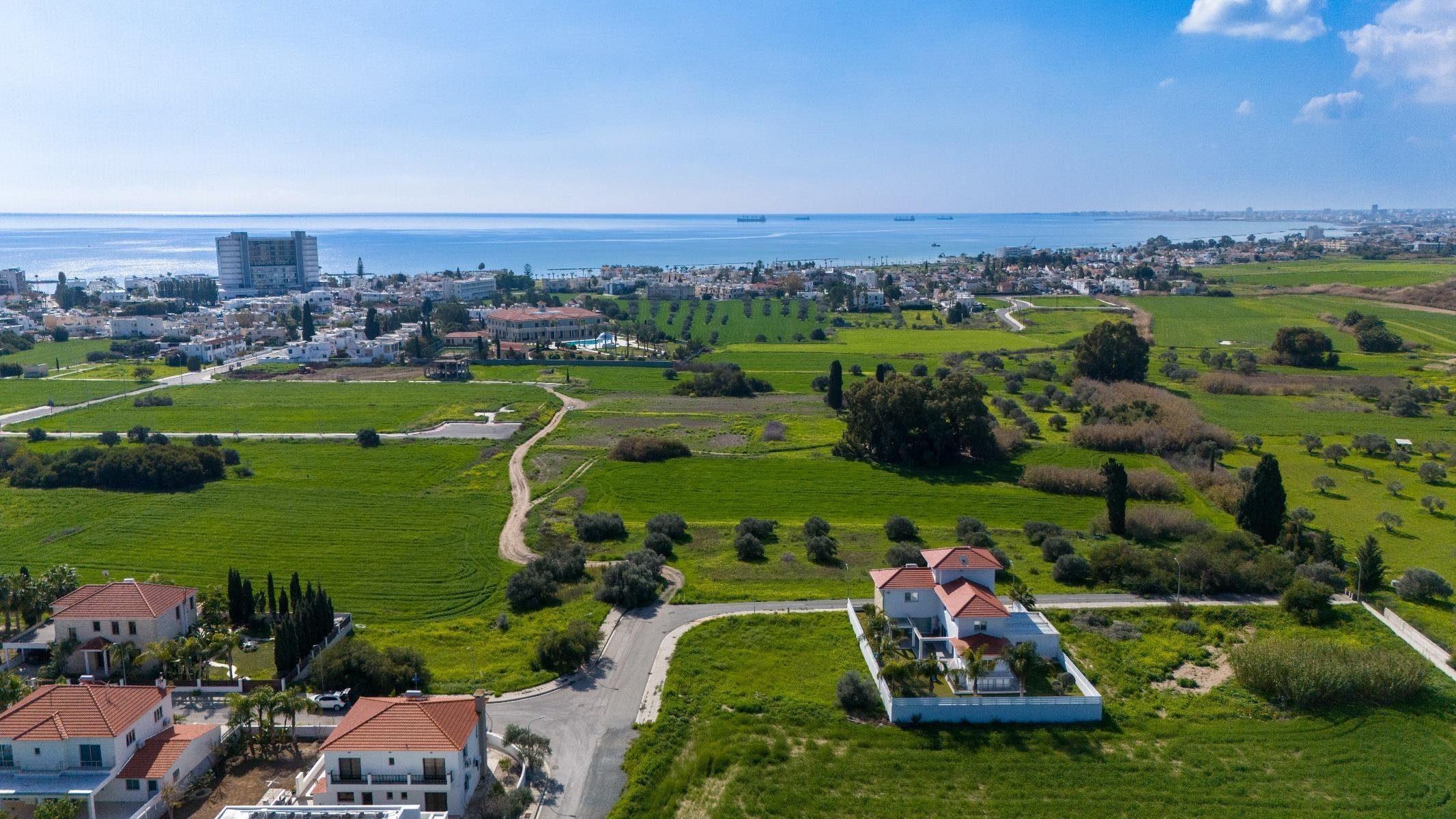 4 BR Villa in Oroklini, Larnaca photo 12