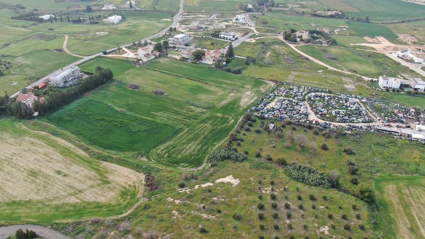 Residential field, Geri photo 6
