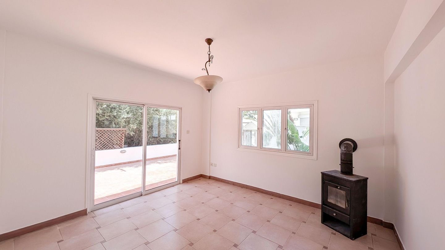 Three-Bedroom House in Meneou, Larnaca photo 11
