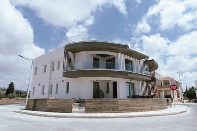 3 BR Apartment in Geroskipou, Paphos thumbnail 2