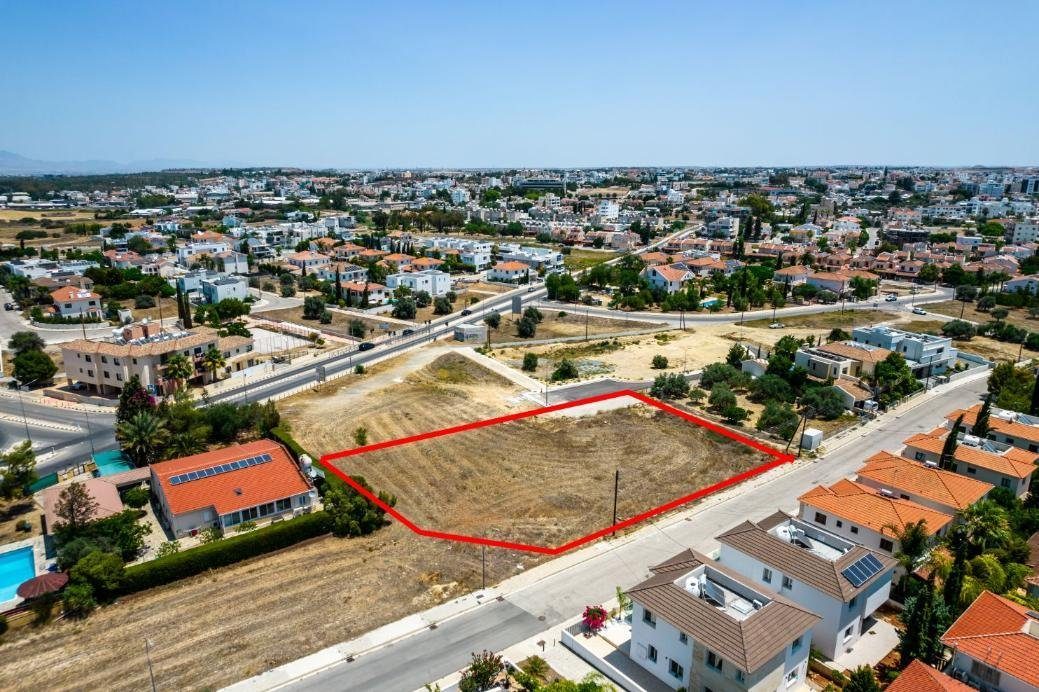 Shared residential field in Latsia, Nicosia photo 1