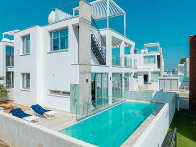 4 BR Villa in Protaras, Famagusta thumbnail 1