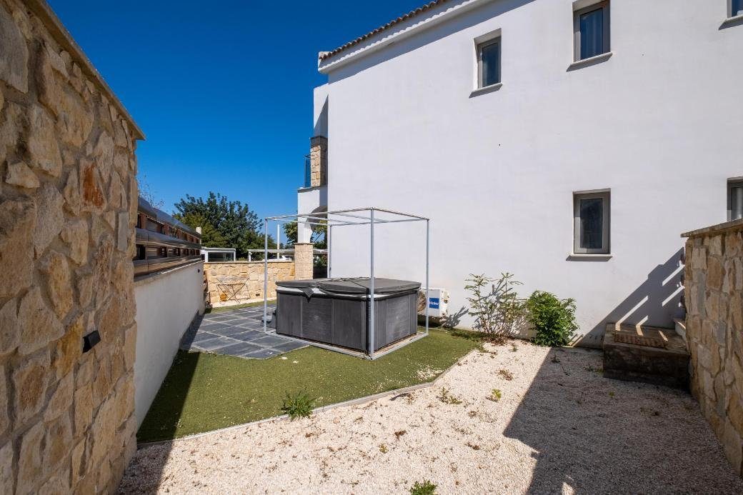 1-bedroom apartment with jacuzzi in Latchi, Paphos photo 6