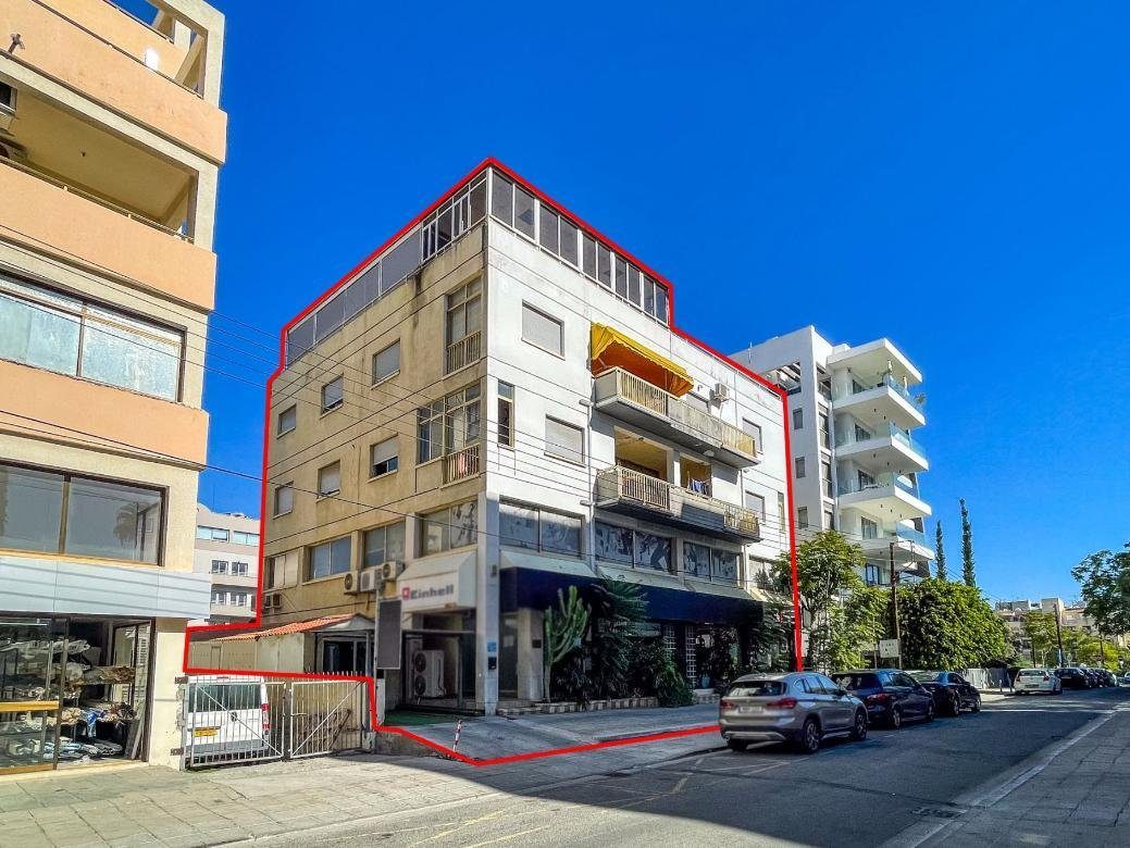 Four storey mixed-use building in Agioi Omologites, Nicosia photo 10