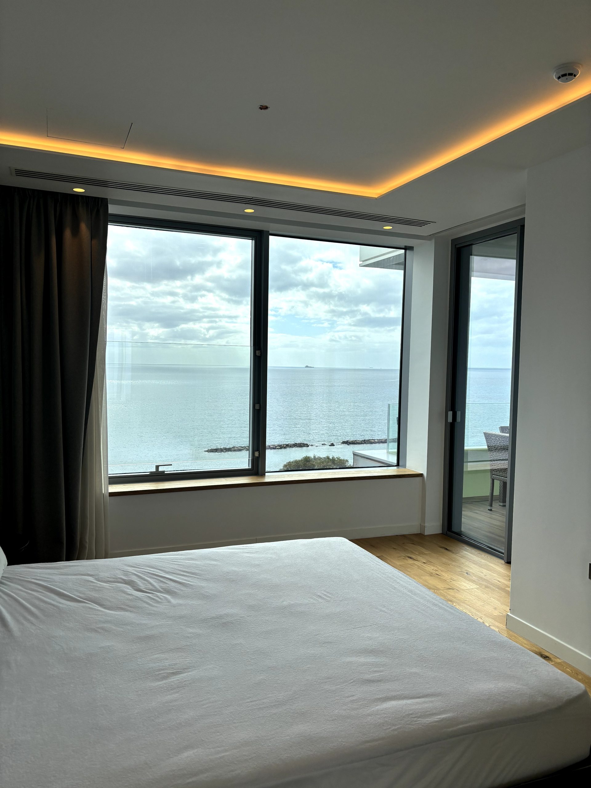 2 BR Beachfront Apartment in Agios Tychonas Tourist Area, Limassol photo 9
