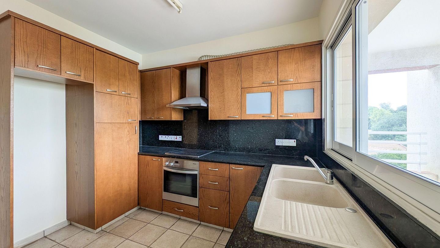 3 BR Apartment in Strovolos, Nicosia photo 9
