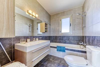 2 BR Apartment in Mesa Geitonia, Limassol thumbnail 11