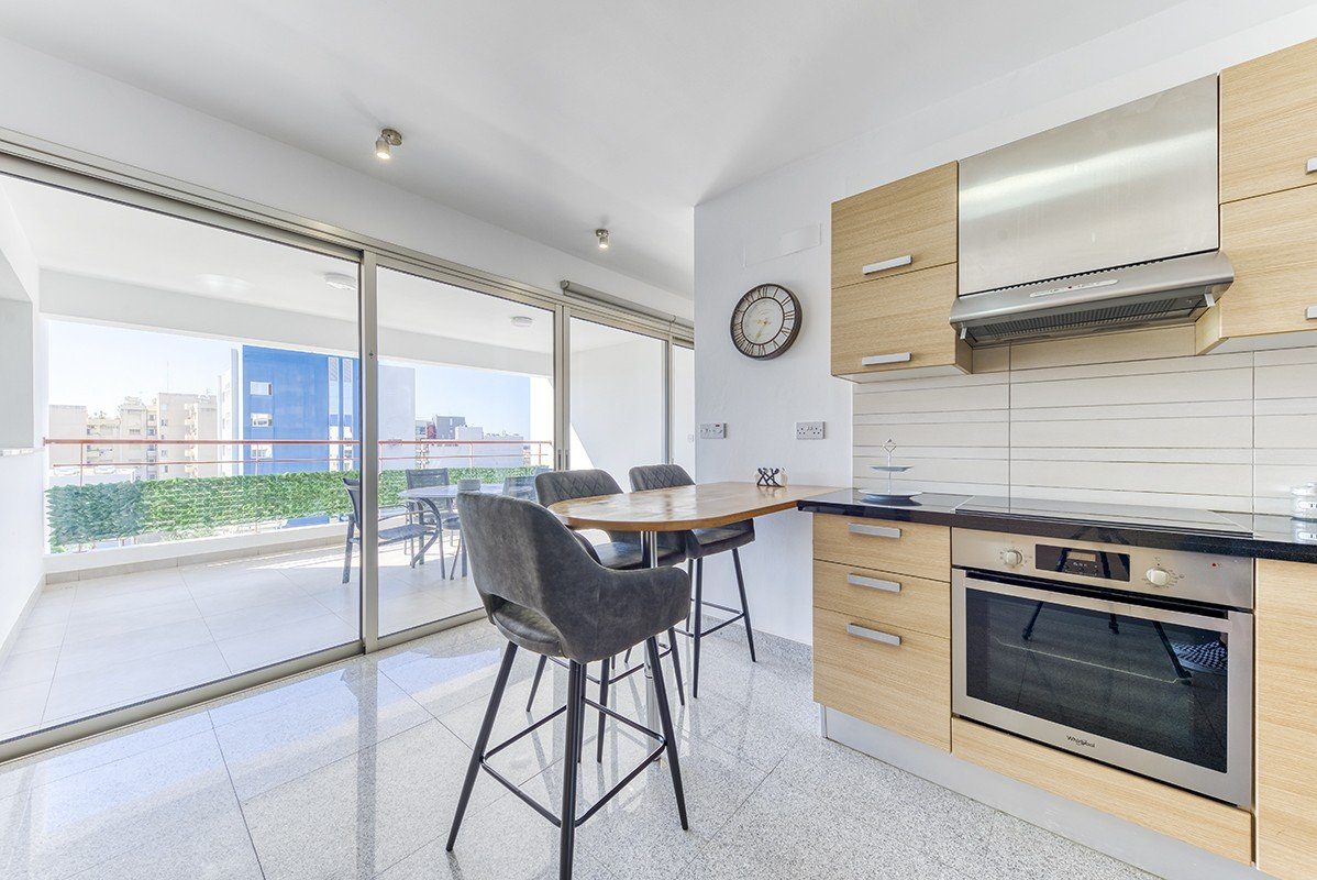 2 BR Apartment in Mesa Geitonia, Limassol — photo 8