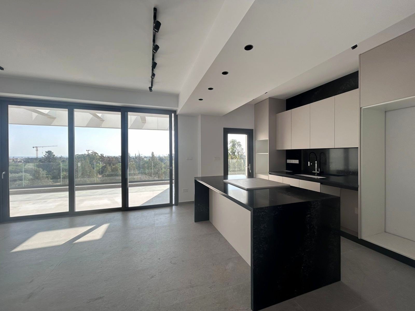3 BR Penthouse in Kato Polemidia, Limassol