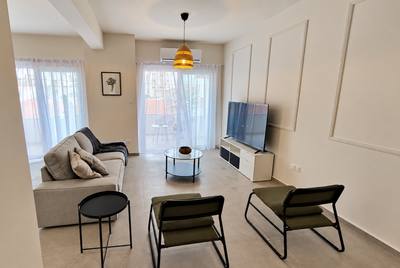 2 BR Entire-Floor Apartment in Agia Zoni, Limassol thumbnail 1
