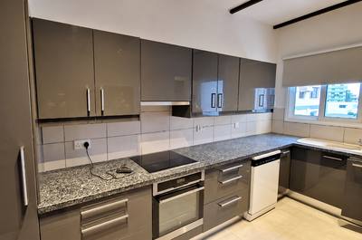 2 BR Entire-Floor Apartment in Agia Zoni, Limassol thumbnail 4
