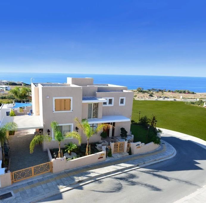 4 BR Villa in Chloraka photo 14