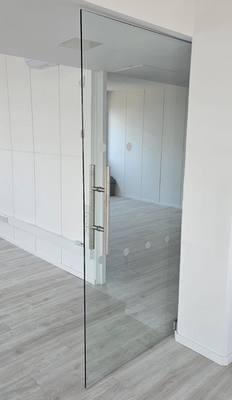 Renovated top-floor office 130 m² in Neapolis, Limassol thumbnail 11