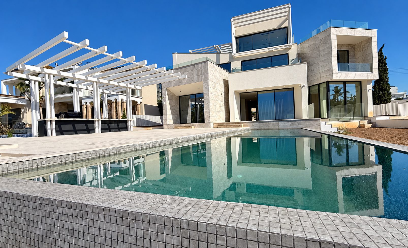 6 BR Luxury Villa in Kalogiroi, Limassol