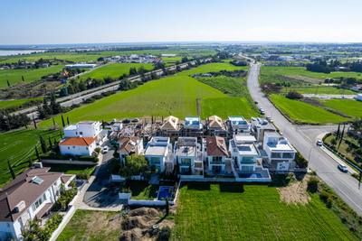 4 BR Detached house in Dromolaxia, Larnaca thumbnail 2