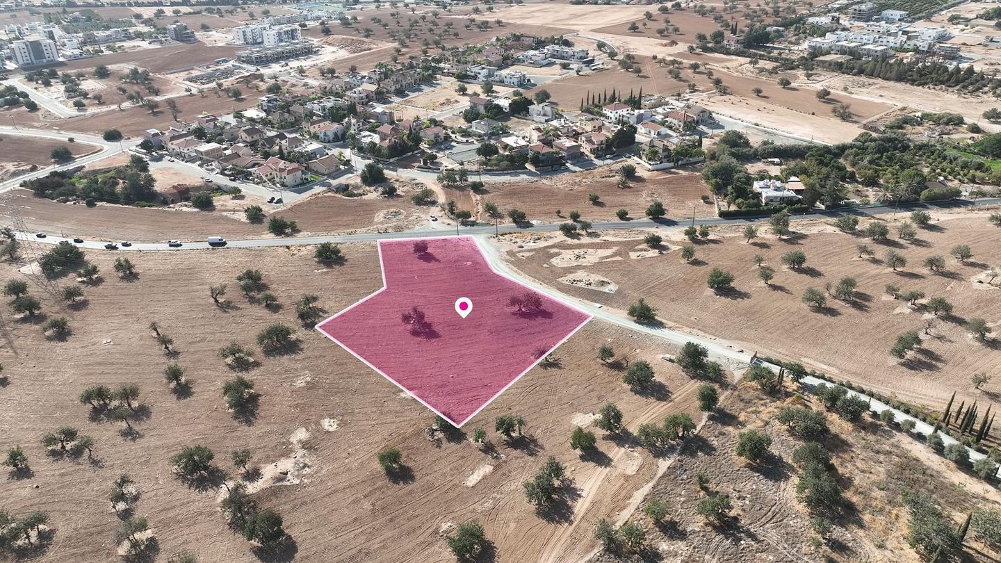 (Share) Mixed zone field in Kato Polemidia, Limassol photo 1