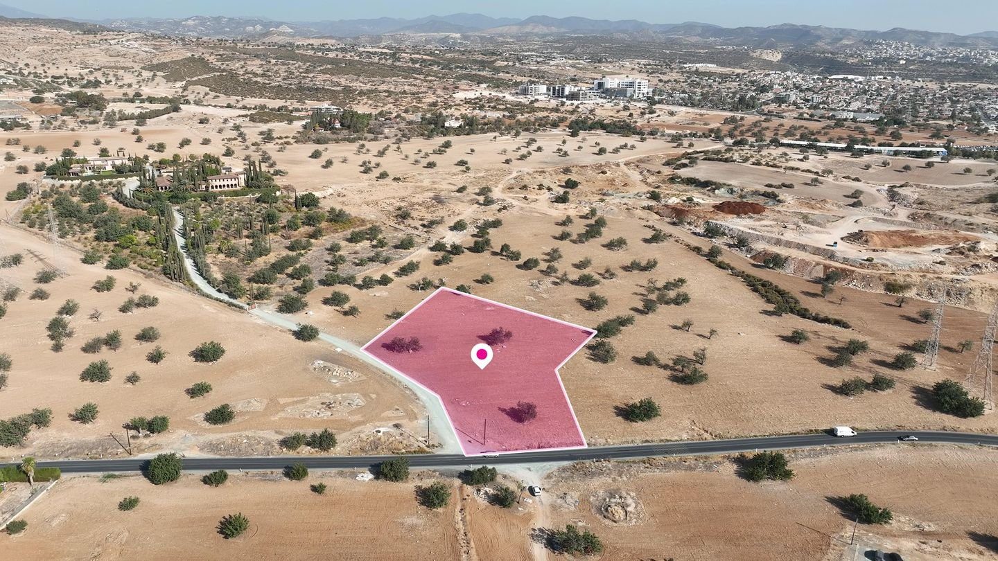 (Share) Mixed zone field in Kato Polemidia, Limassol photo 2