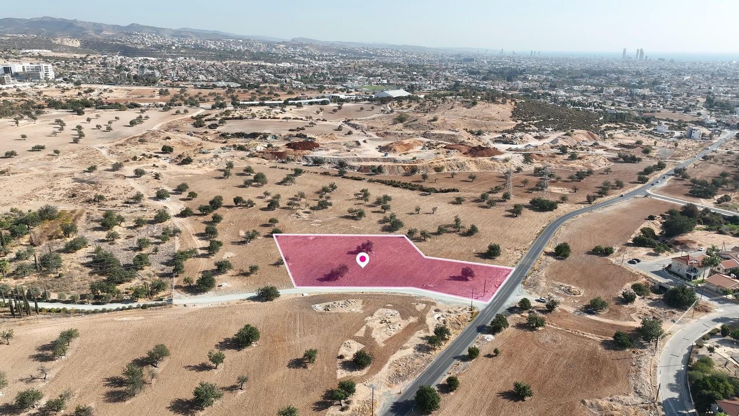 (Share) Mixed zone field in Kato Polemidia, Limassol photo 3