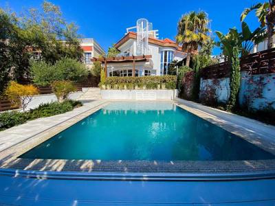 5 BR Sea View Villa with Private Pool in Pyrgos, Limassol thumbnail 2