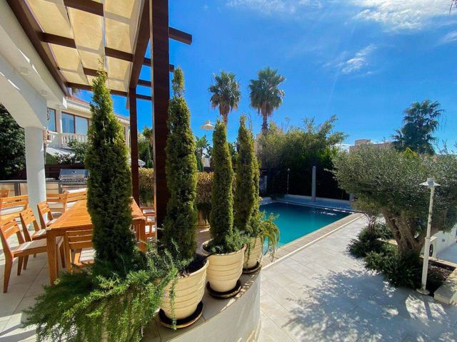 5 BR Sea View Villa with Private Pool in Pyrgos, Limassol