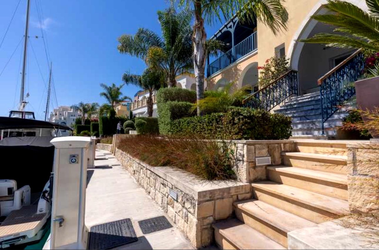 3 BR Semi-Detached Villa in Limassol Marina, Limassol photo 12