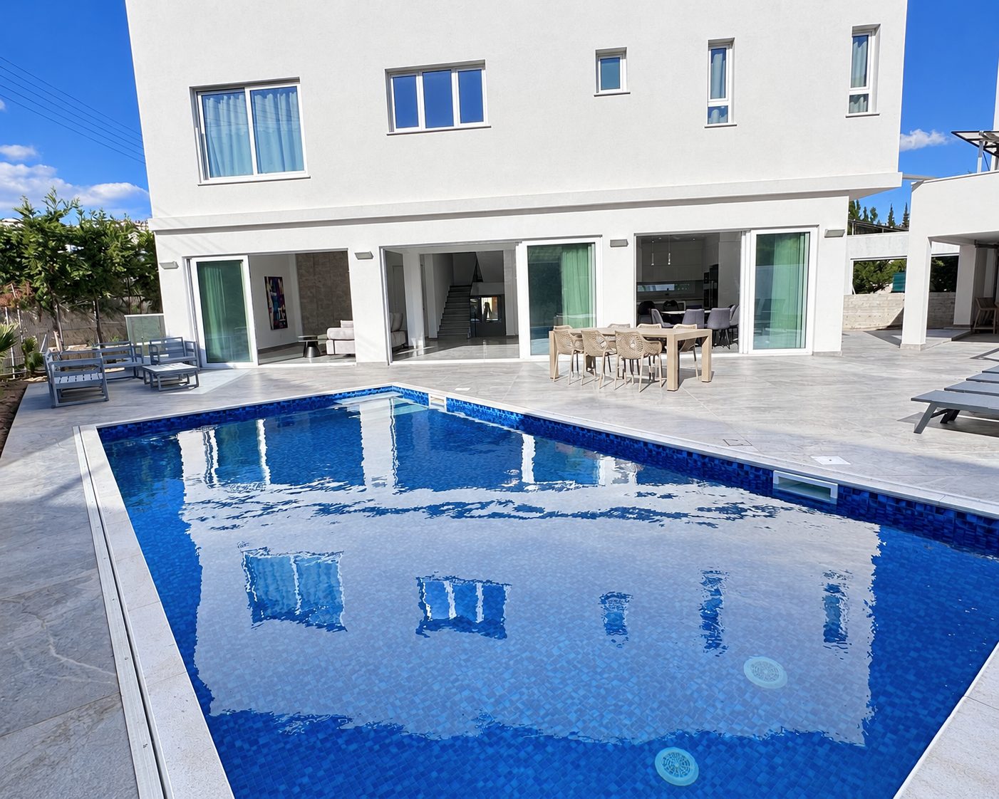 5 BR House with Privat Swimming Pool in Agios Tychonas, Limassol photo 1