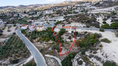 Two-storey house and a workshop in Skarinou, Larnaca thumbnail 3