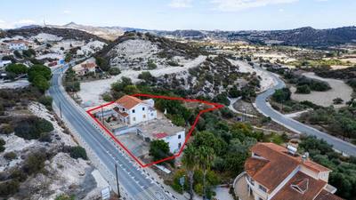 Two-storey house and a workshop in Skarinou, Larnaca thumbnail 1