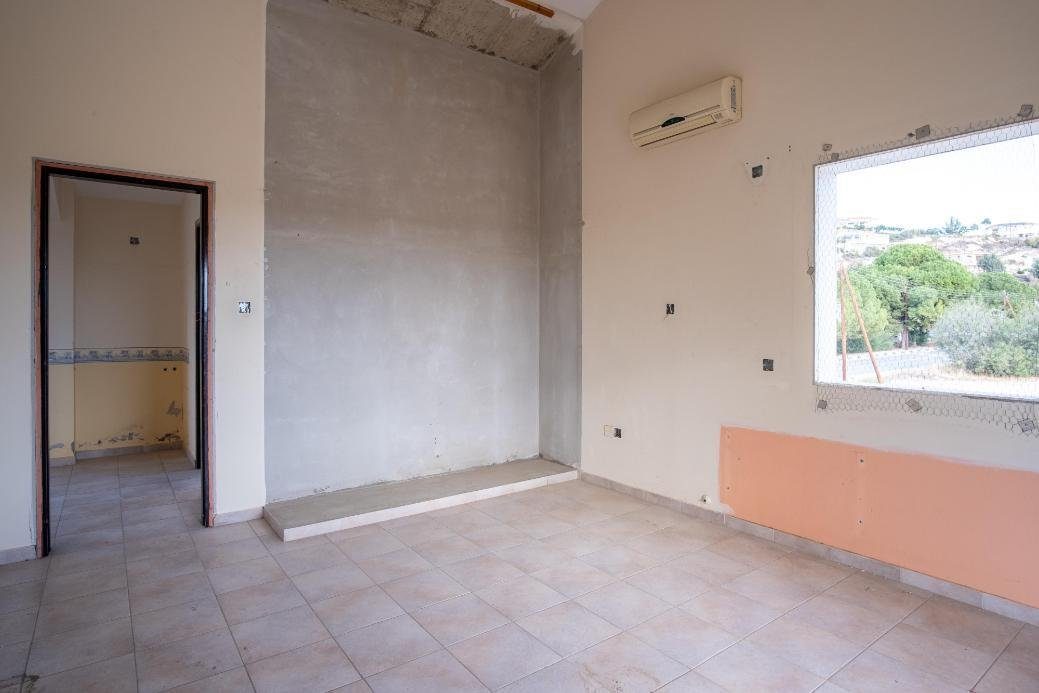 Two-storey house and a workshop in Skarinou, Larnaca photo 8