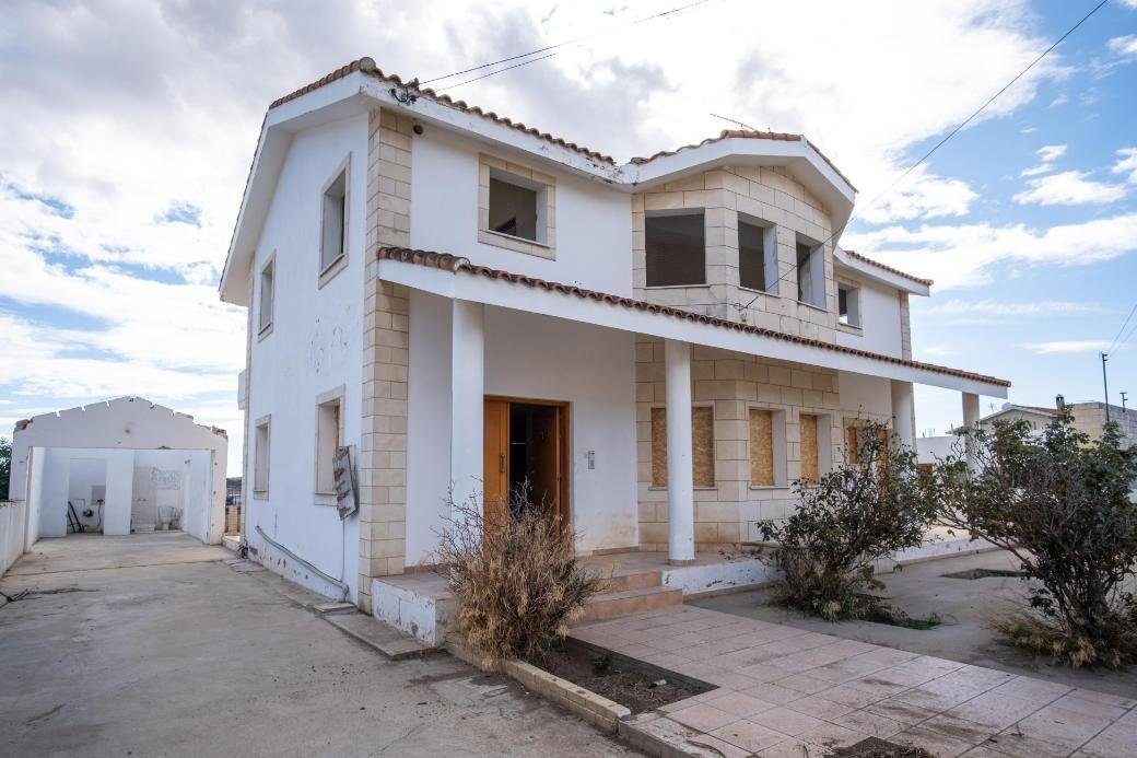 Two-storey house and a workshop in Skarinou, Larnaca photo 7