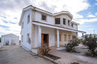 Two-storey house and a workshop in Skarinou, Larnaca thumbnail 7
