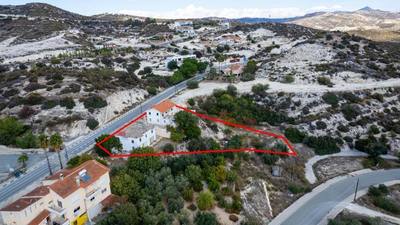 Two-storey house and a workshop in Skarinou, Larnaca thumbnail 2