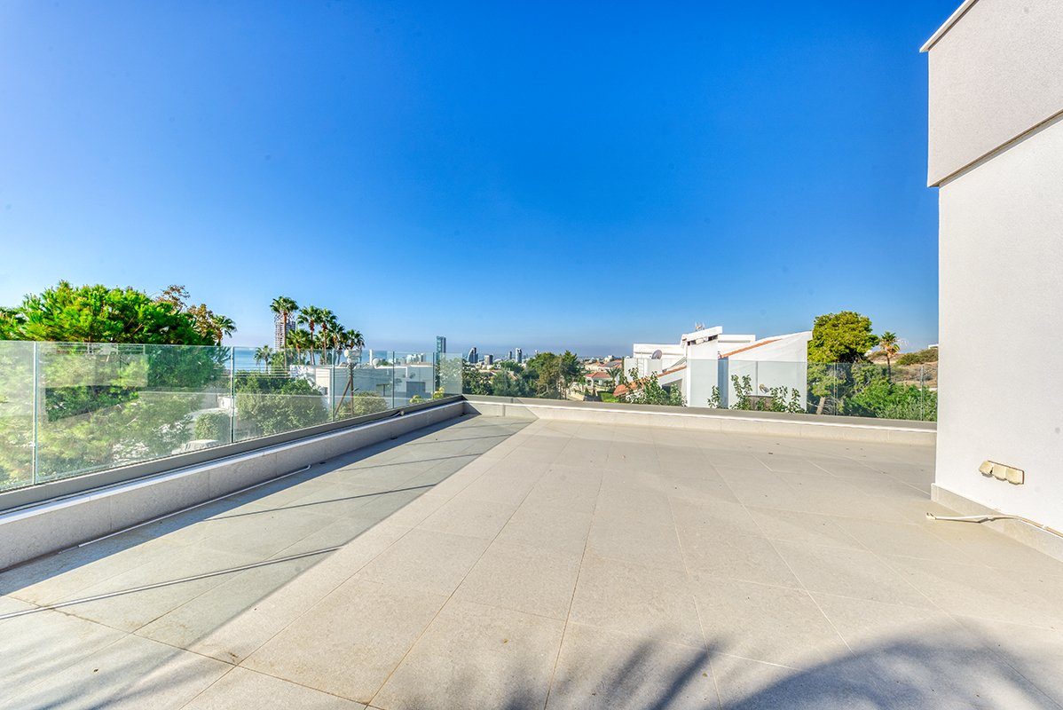 4 BR Villa in Agios Tychonas, Limassol photo 20