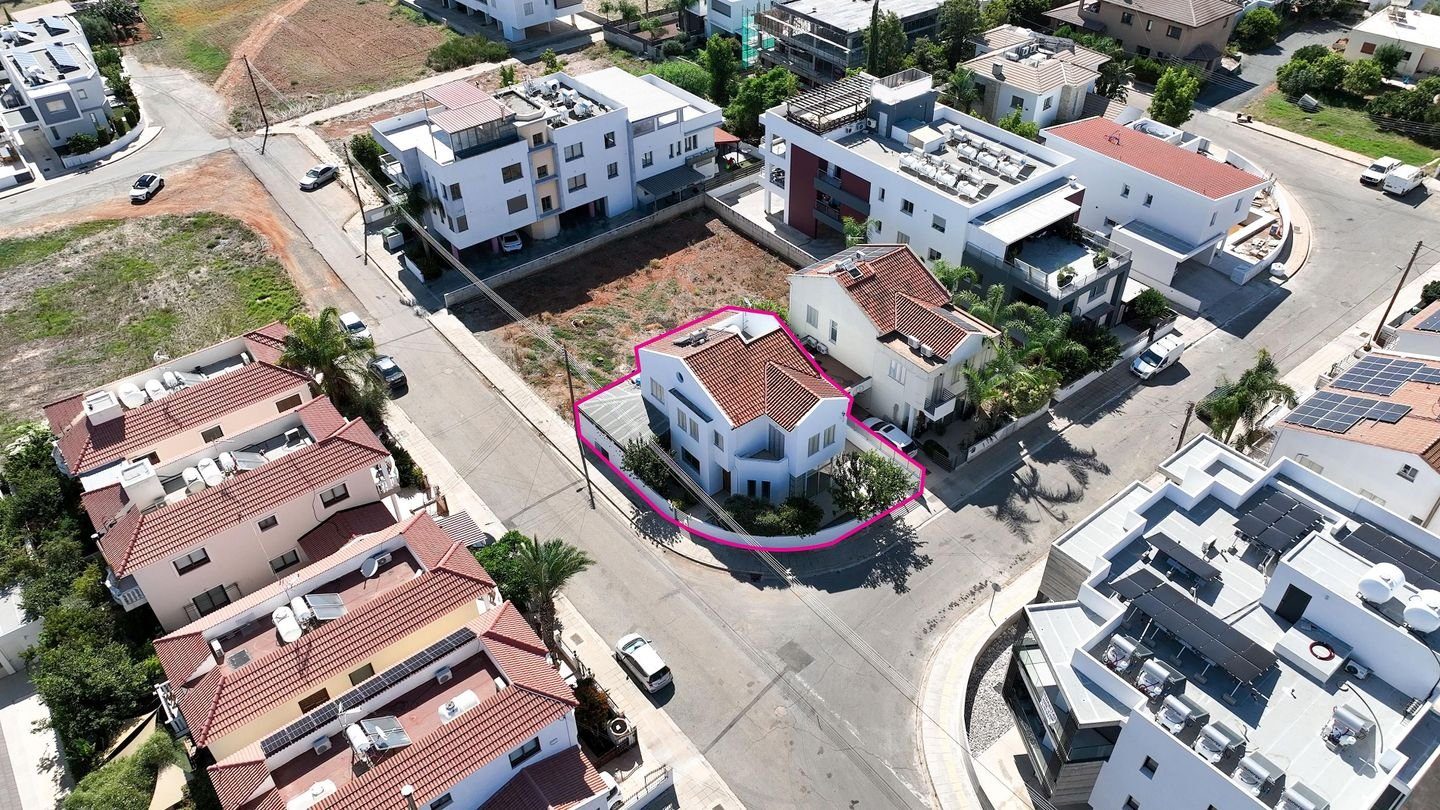 Four-Bedroom House with attic in Lakatamia, Nicosia