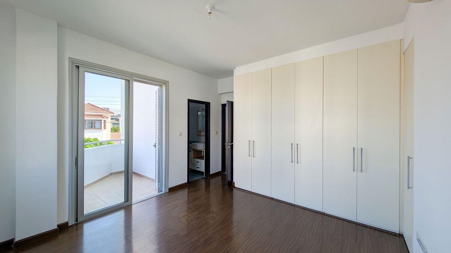 Four-Bedroom House with attic in Lakatamia, Nicosia photo 15