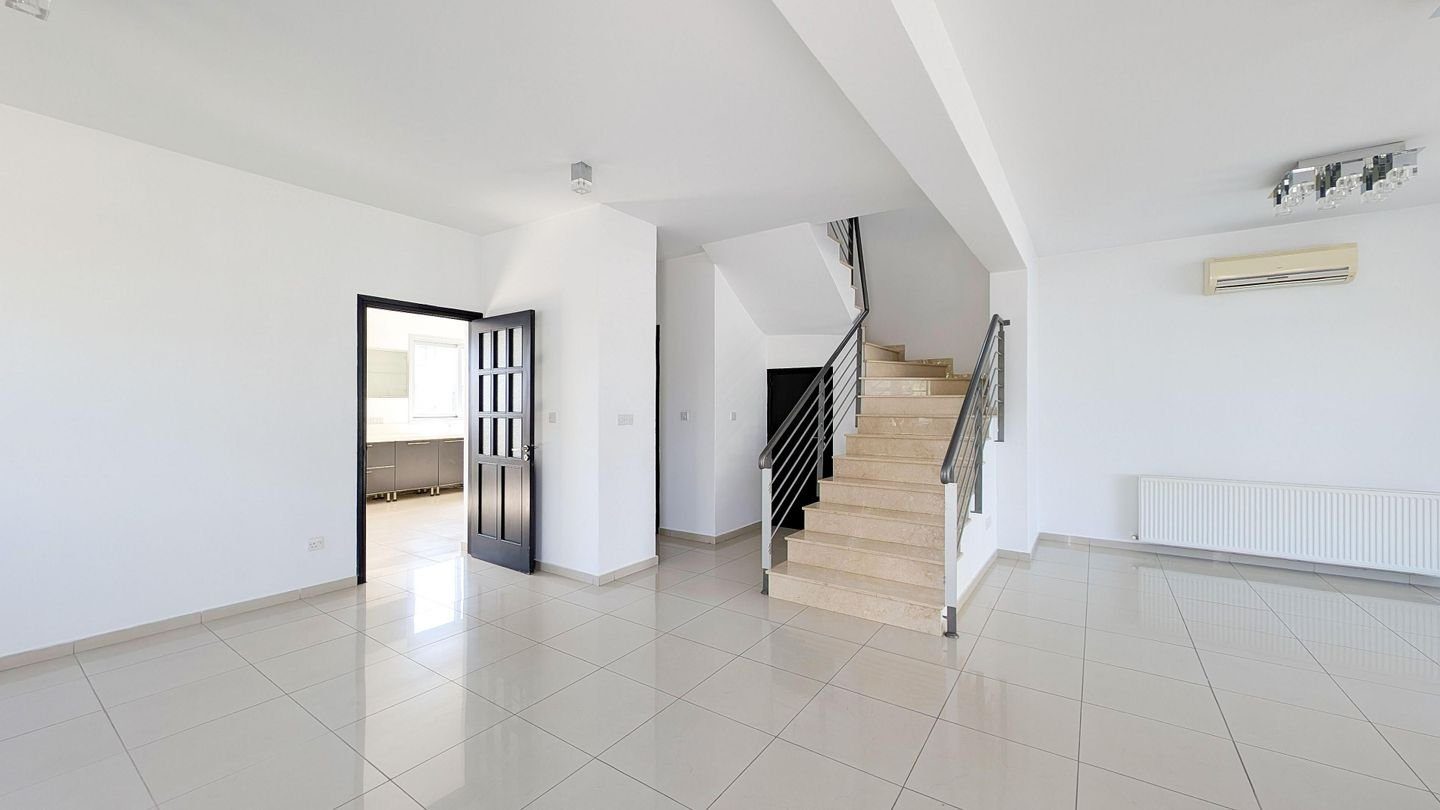 Four-Bedroom House with attic in Lakatamia, Nicosia photo 7