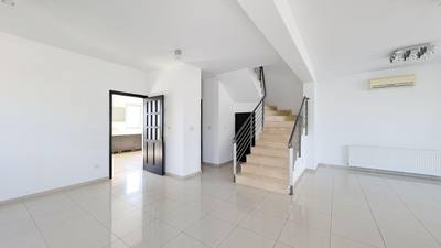Four-Bedroom House with attic in Lakatamia, Nicosia thumbnail 7