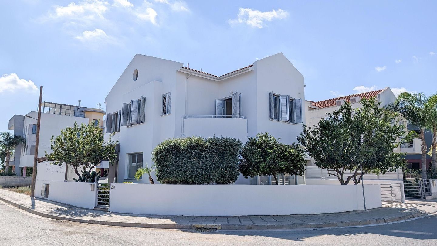 Four-Bedroom House with attic in Lakatamia, Nicosia photo 5