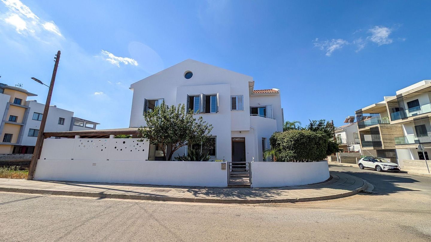 Four-Bedroom House with attic in Lakatamia, Nicosia photo 6