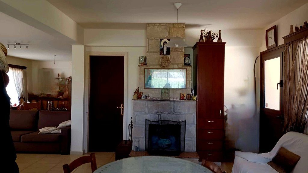 3 BR House in Agios Therapon, Limassol photo 5