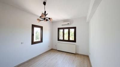 Dom w zabudowie bliźniaczej z 3 syp. i poddaszem w Agia Paraskevi, Lakatamia, Nikozja, miniatura 13