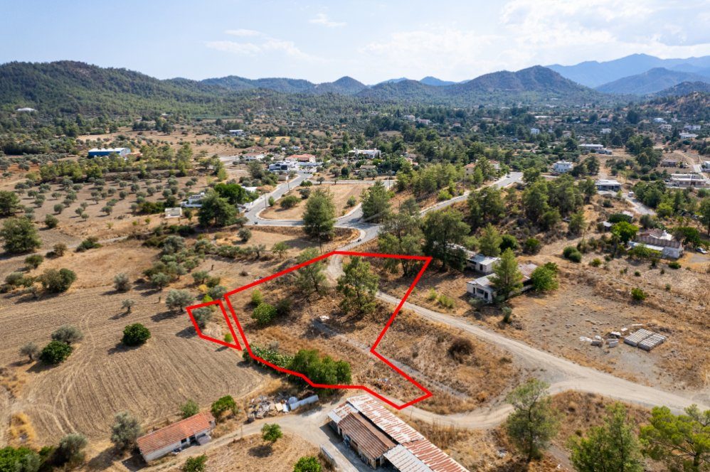 Residential field in Lythrodontas, Nicosia photo 1