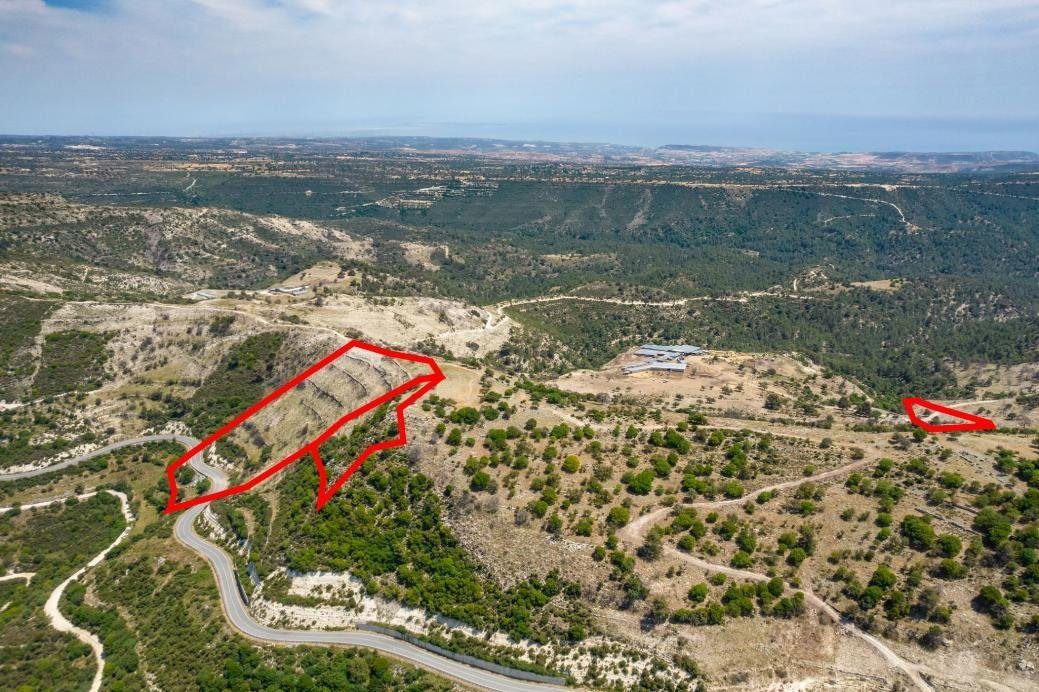 Fields in Mousere, Paphos photo 3
