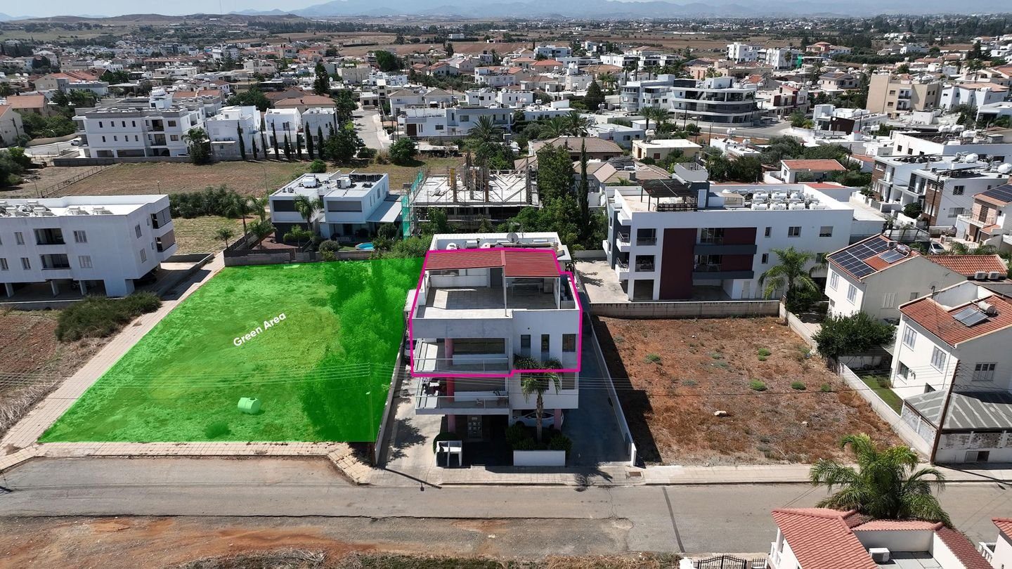 Two-Bedroom Apartment with Roof Garden in Lakatamia, Nicosia