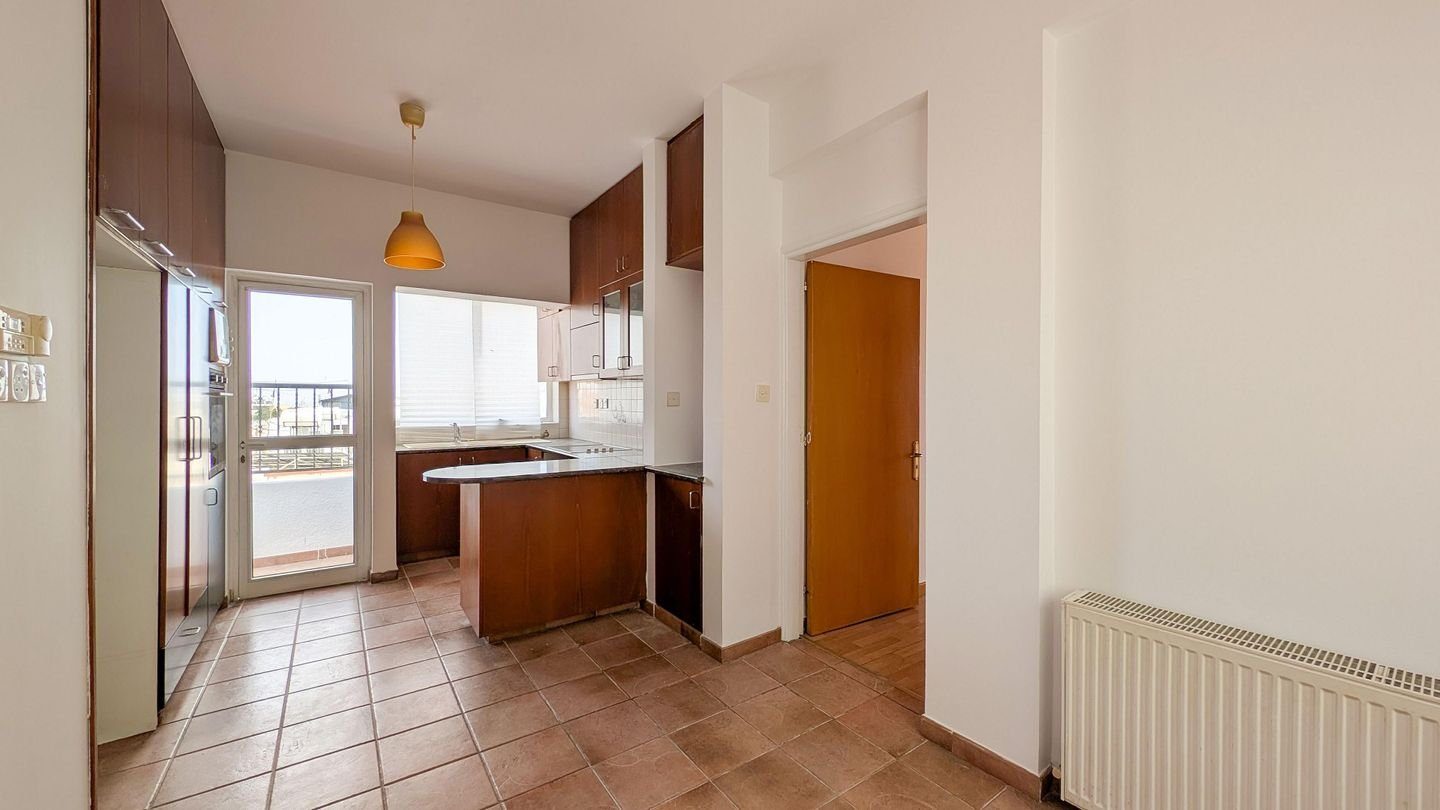Three-Bedroom Apartment in Agios Spyridonas, Limassol photo 9