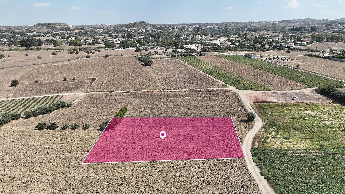 Residential field in Episkopeio , Nicosia photo 1