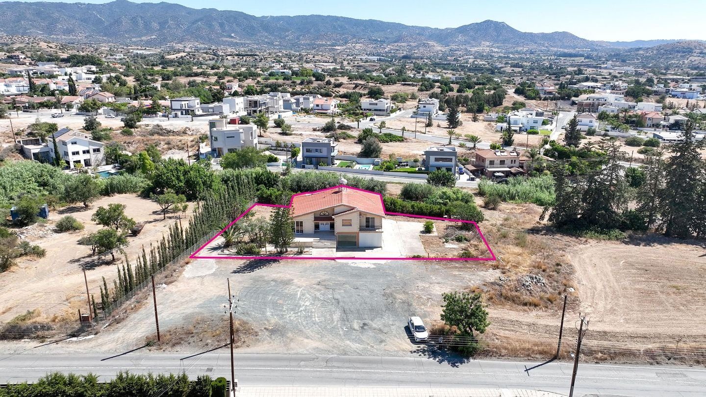 Three-Bedroom House in Parekklisia, Limassol photo 1